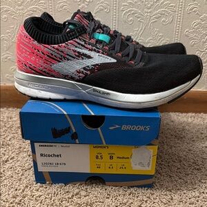 Brooks Ricochet Running Shoes - Black and Red